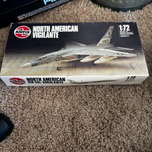 Airfix model kit North American Vigilante 1:72 RA-5C Military plane unassembled